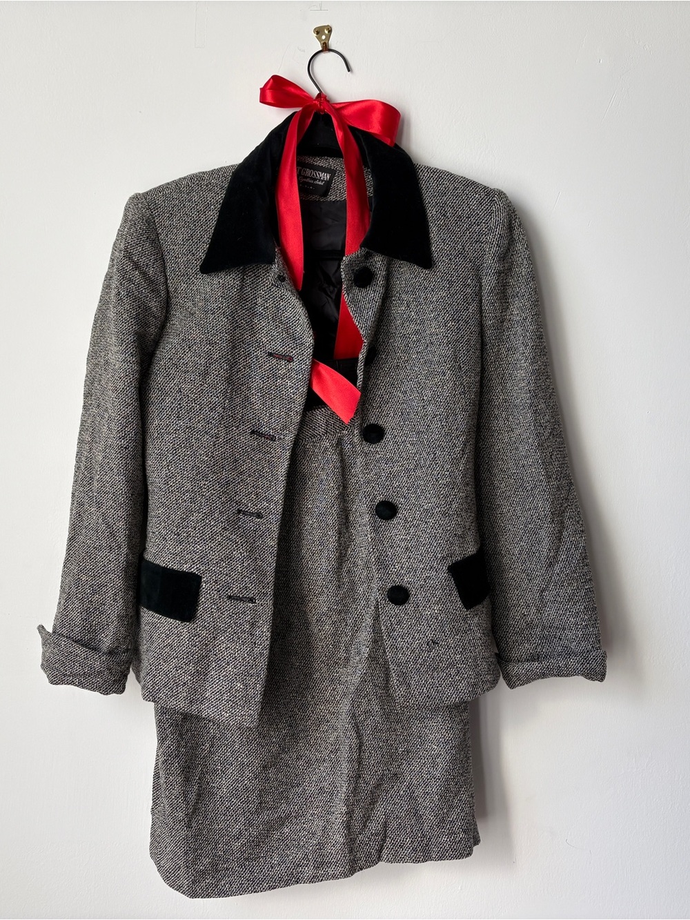 Women’s 1960s Vintage Suit Blazer & Skirt Set with Velvet Trim